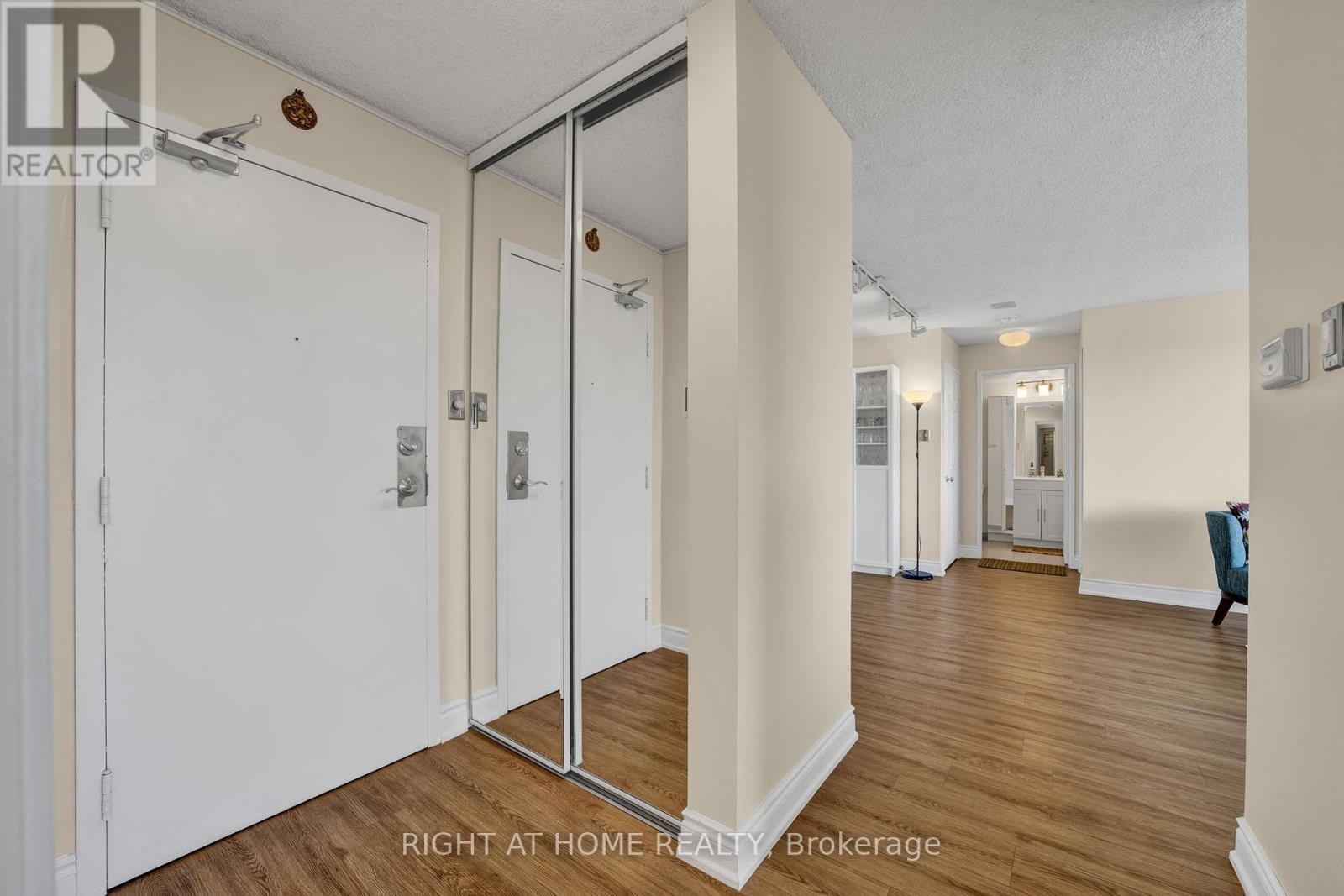 












1805 - 700 CONSTELLATION DRIVE

,
Mississauga (Hurontario),




Ontario
L5R3G8

