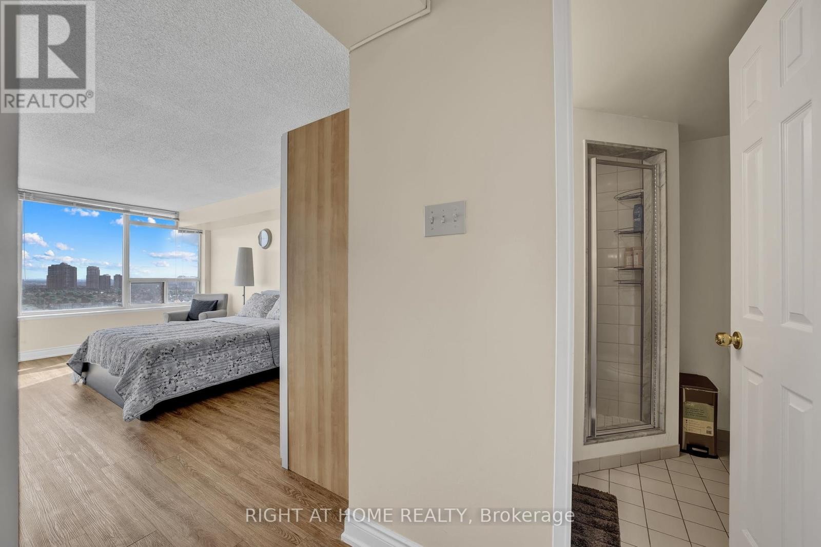 












1805 - 700 CONSTELLATION DRIVE

,
Mississauga (Hurontario),




Ontario
L5R3G8

