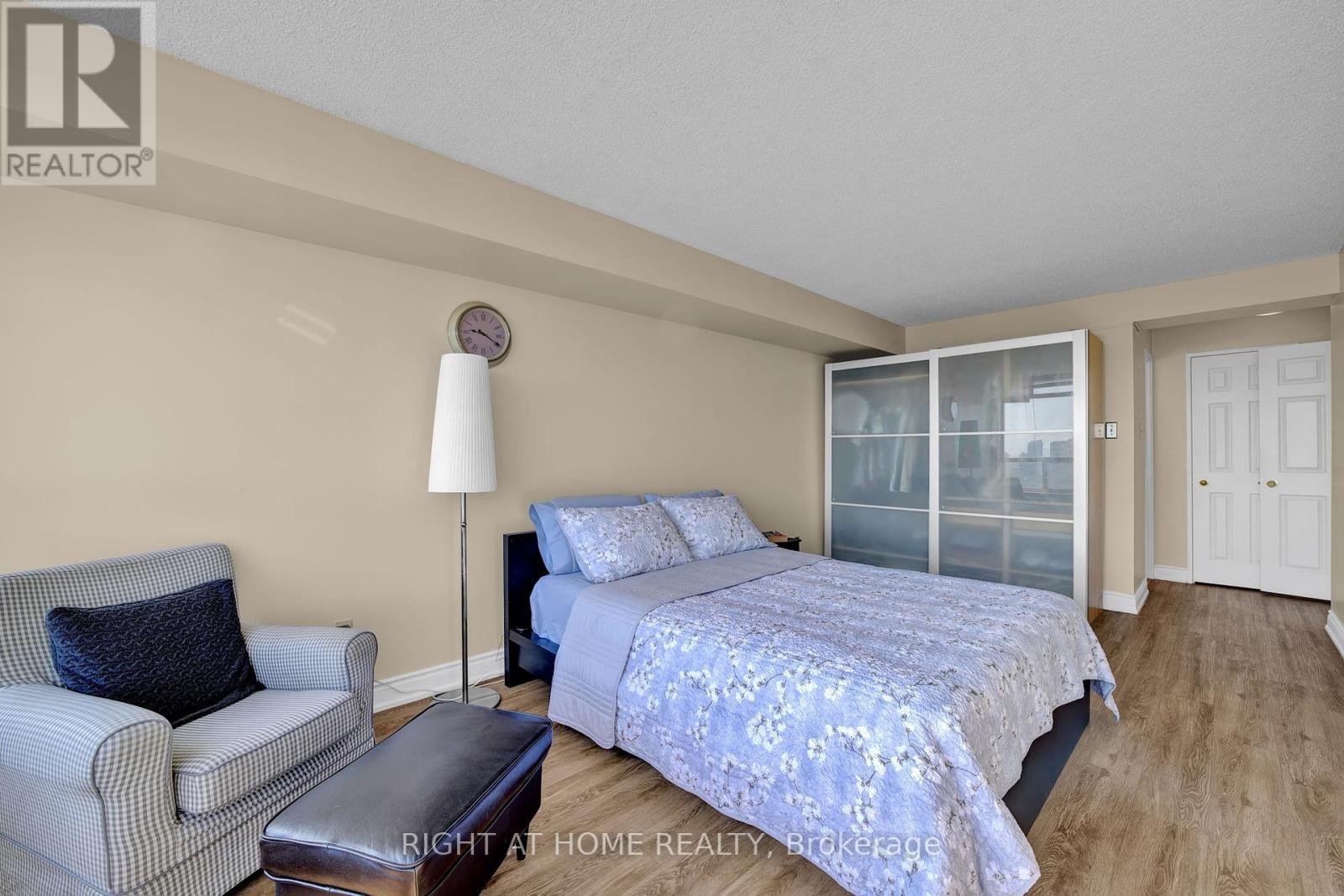 












1805 - 700 CONSTELLATION DRIVE

,
Mississauga (Hurontario),




Ontario
L5R3G8

