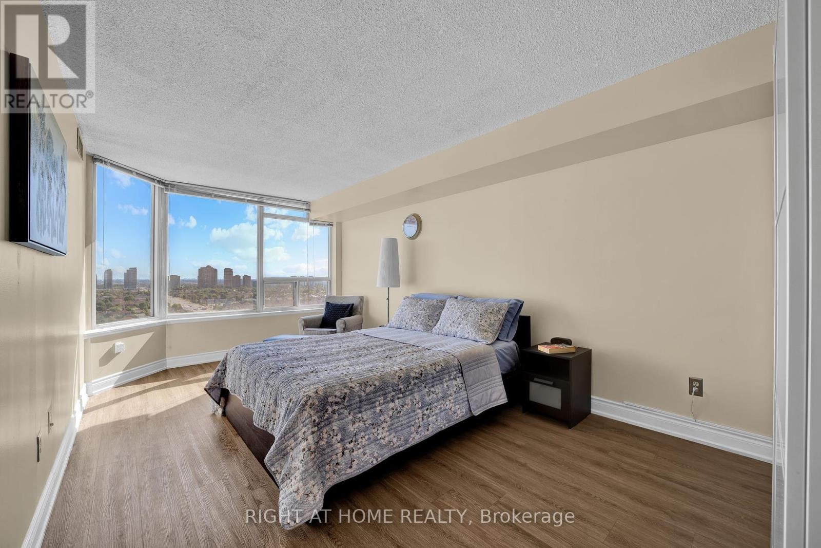 












1805 - 700 CONSTELLATION DRIVE

,
Mississauga (Hurontario),




Ontario
L5R3G8

