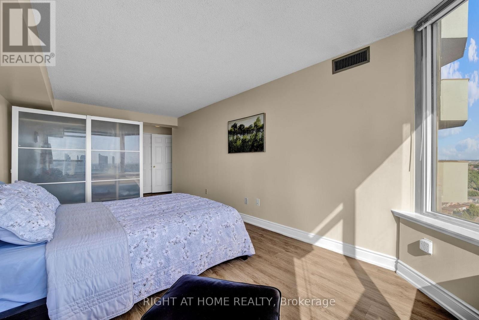 












1805 - 700 CONSTELLATION DRIVE

,
Mississauga (Hurontario),




Ontario
L5R3G8

