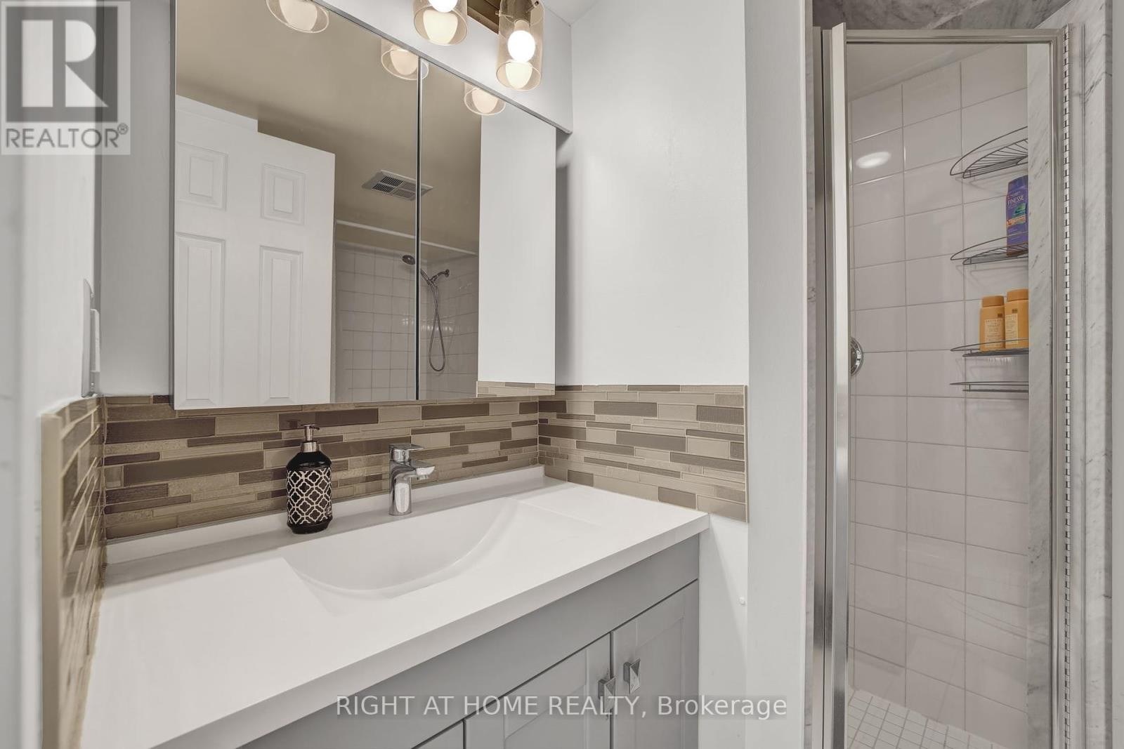 












1805 - 700 CONSTELLATION DRIVE

,
Mississauga (Hurontario),




Ontario
L5R3G8

