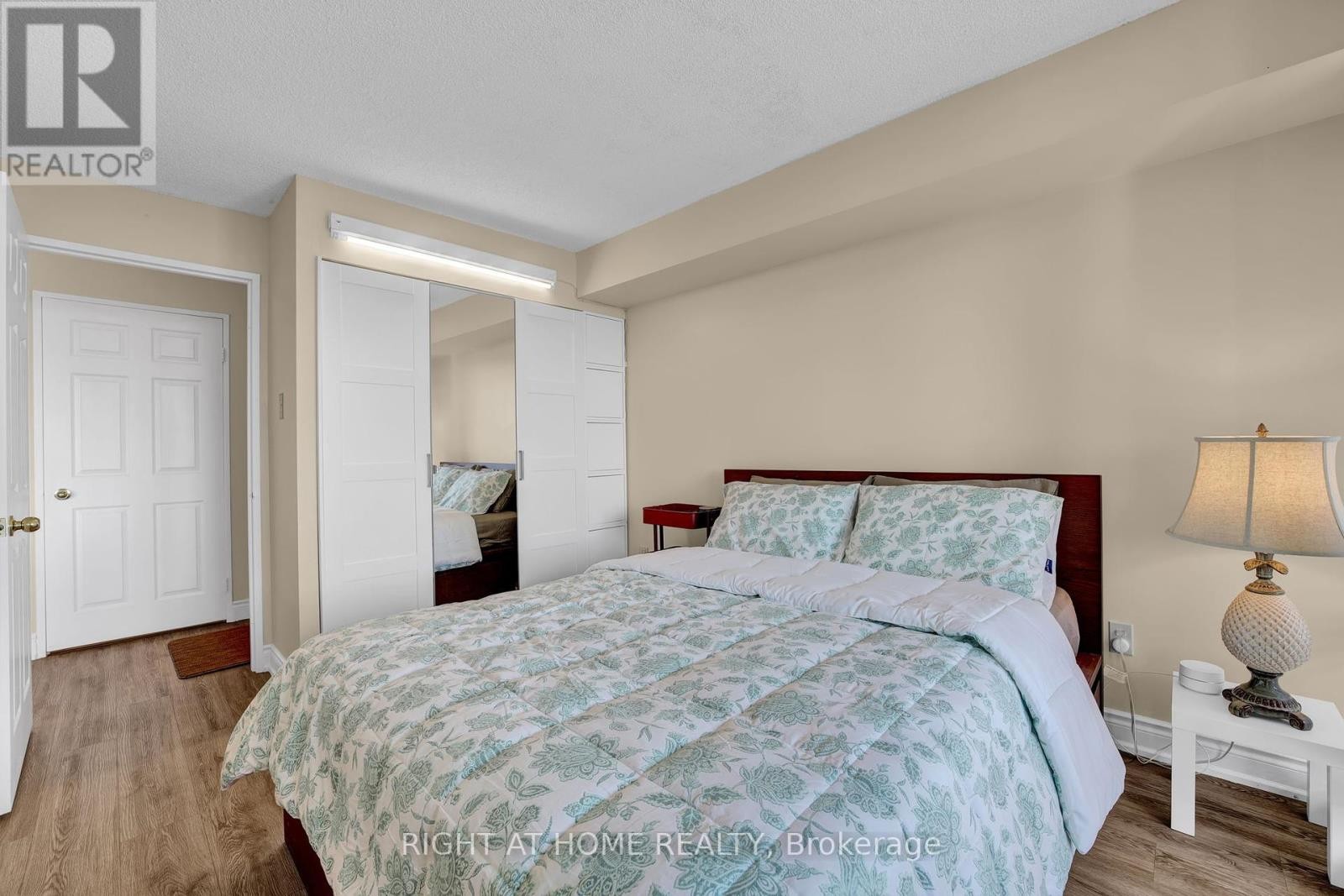 












1805 - 700 CONSTELLATION DRIVE

,
Mississauga (Hurontario),




Ontario
L5R3G8

