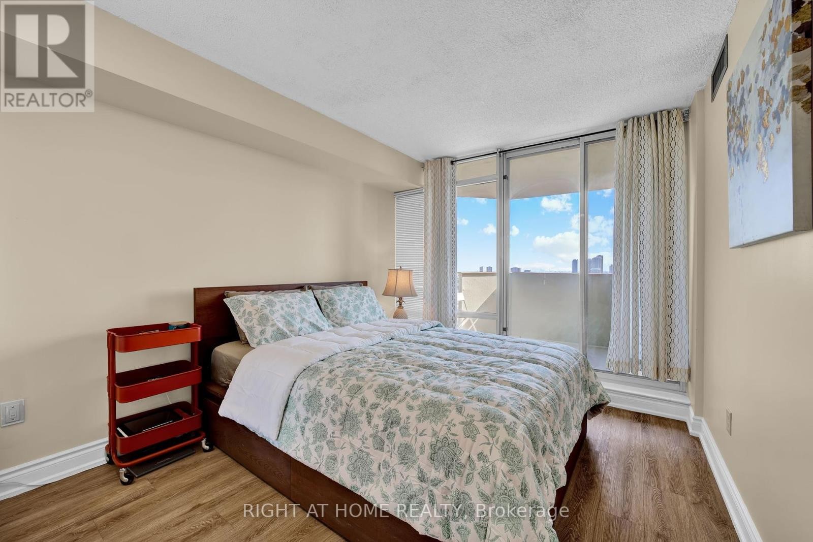 












1805 - 700 CONSTELLATION DRIVE

,
Mississauga (Hurontario),




Ontario
L5R3G8

