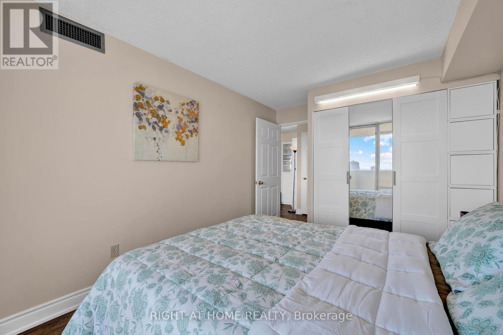












1805 - 700 CONSTELLATION DRIVE

,
Mississauga (Hurontario),




Ontario
L5R3G8

