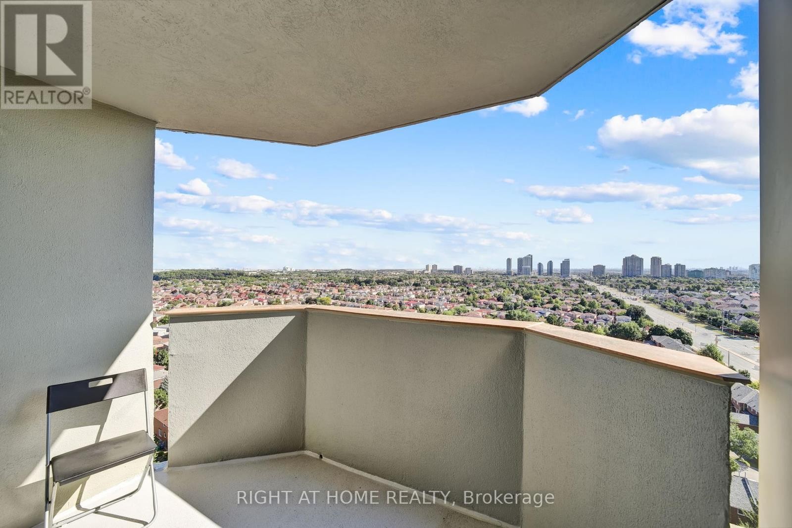 












1805 - 700 CONSTELLATION DRIVE

,
Mississauga (Hurontario),




Ontario
L5R3G8

