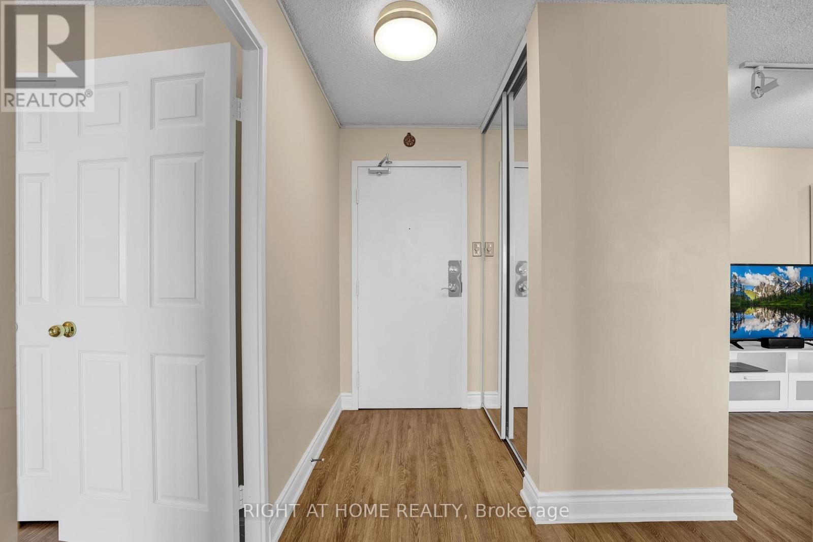 












1805 - 700 CONSTELLATION DRIVE

,
Mississauga (Hurontario),




Ontario
L5R3G8

