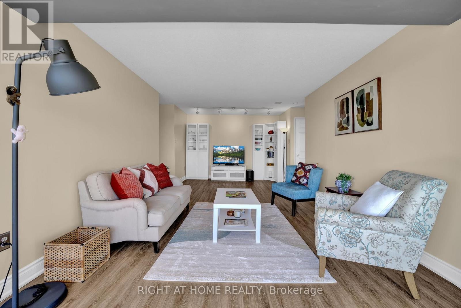 












1805 - 700 CONSTELLATION DRIVE

,
Mississauga (Hurontario),




Ontario
L5R3G8

