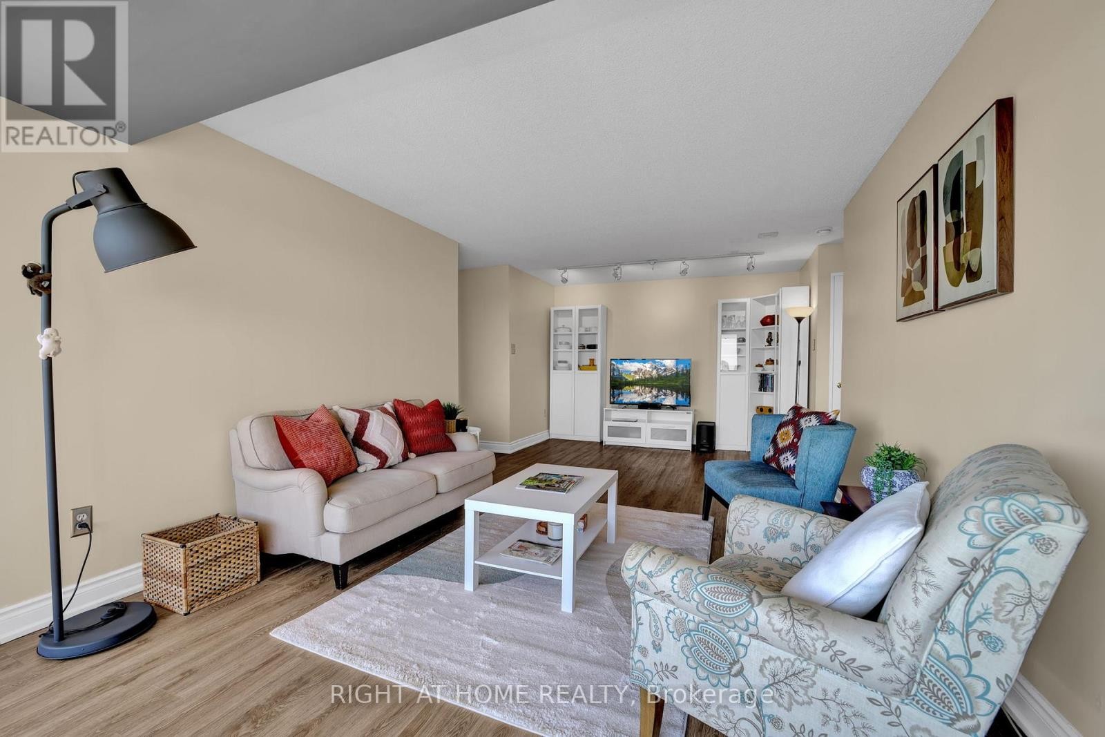 












1805 - 700 CONSTELLATION DRIVE

,
Mississauga (Hurontario),




Ontario
L5R3G8

