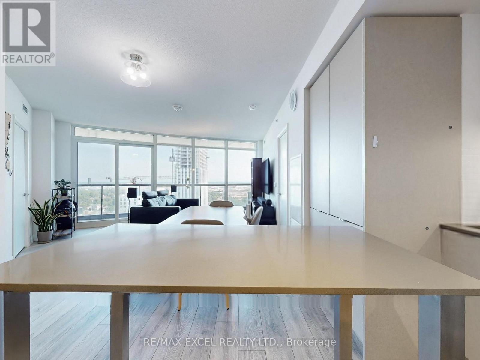 












1708 - 30 GIBBS ROAD

,
Toronto (Islington-City Centre West),




Ontario
M9B0E4

