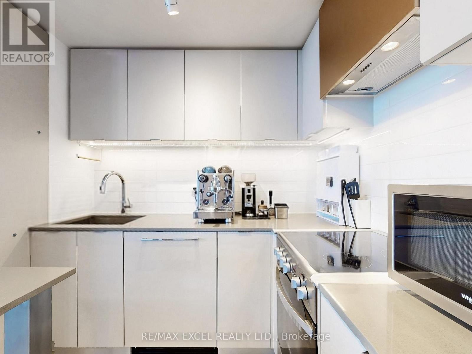 












1708 - 30 GIBBS ROAD

,
Toronto (Islington-City Centre West),




Ontario
M9B0E4

