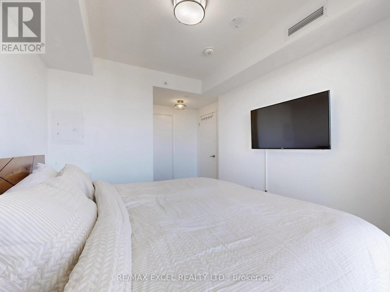 












1708 - 30 GIBBS ROAD

,
Toronto (Islington-City Centre West),




Ontario
M9B0E4

