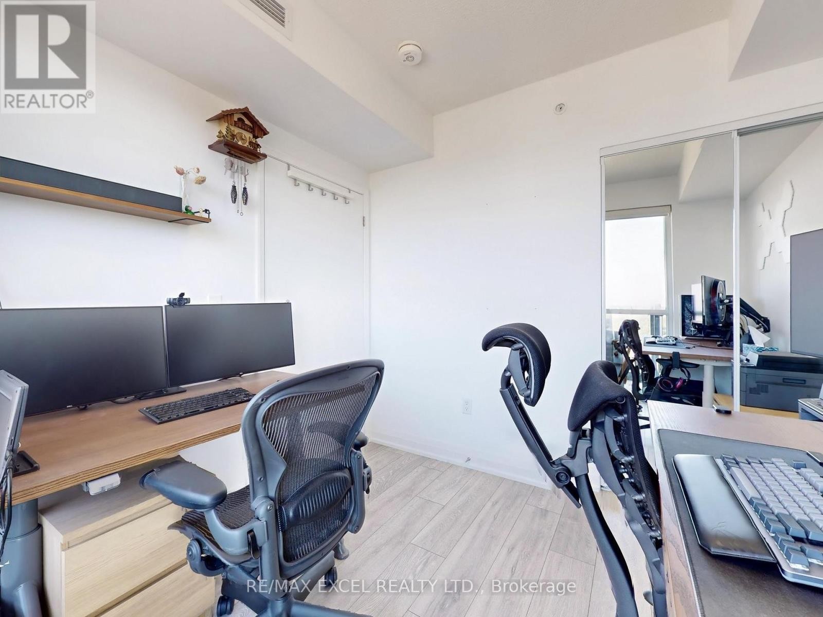 












1708 - 30 GIBBS ROAD

,
Toronto (Islington-City Centre West),




Ontario
M9B0E4

