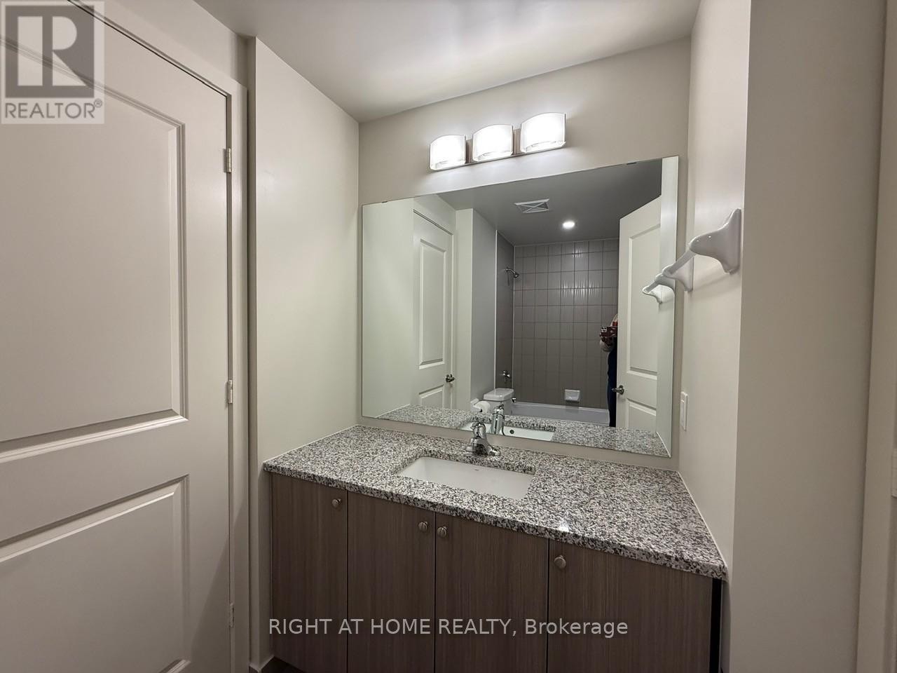 












3803 - 38 ANNIE CRAIG DRIVE

,
Toronto (Mimico),




Ontario
M8V0G9

