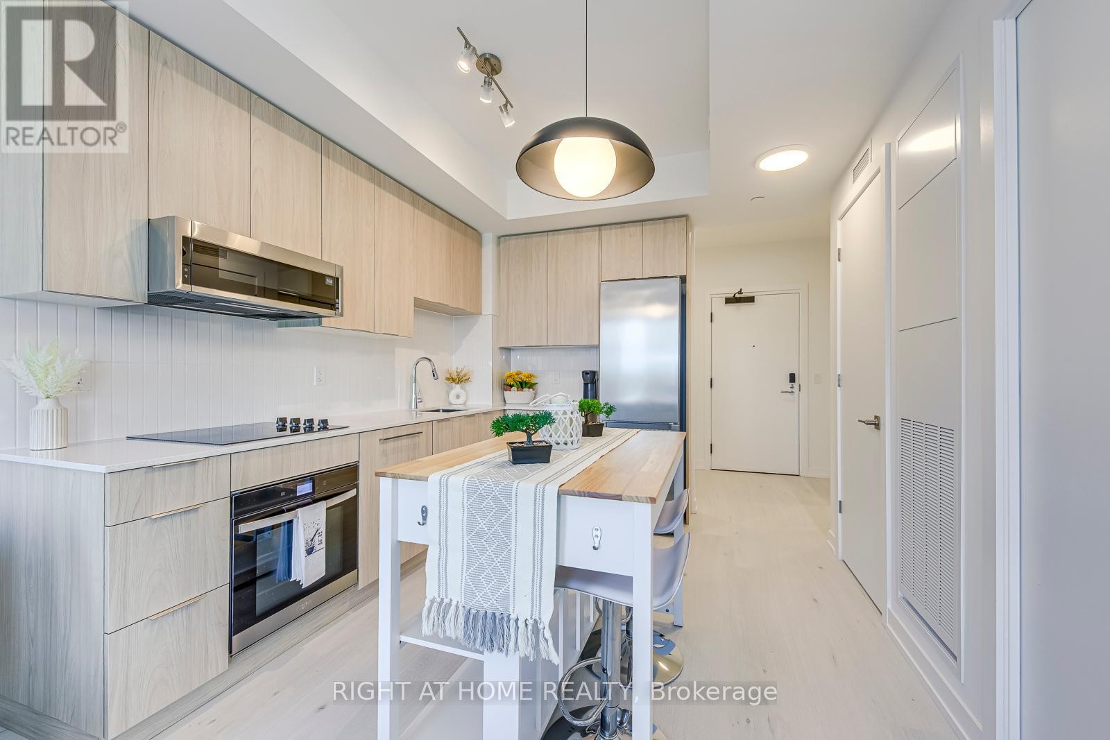 












538 - 2501 SAW WHET BOULEVARD

,
Oakville (GA Glen Abbey),




Ontario
L6M5N2

