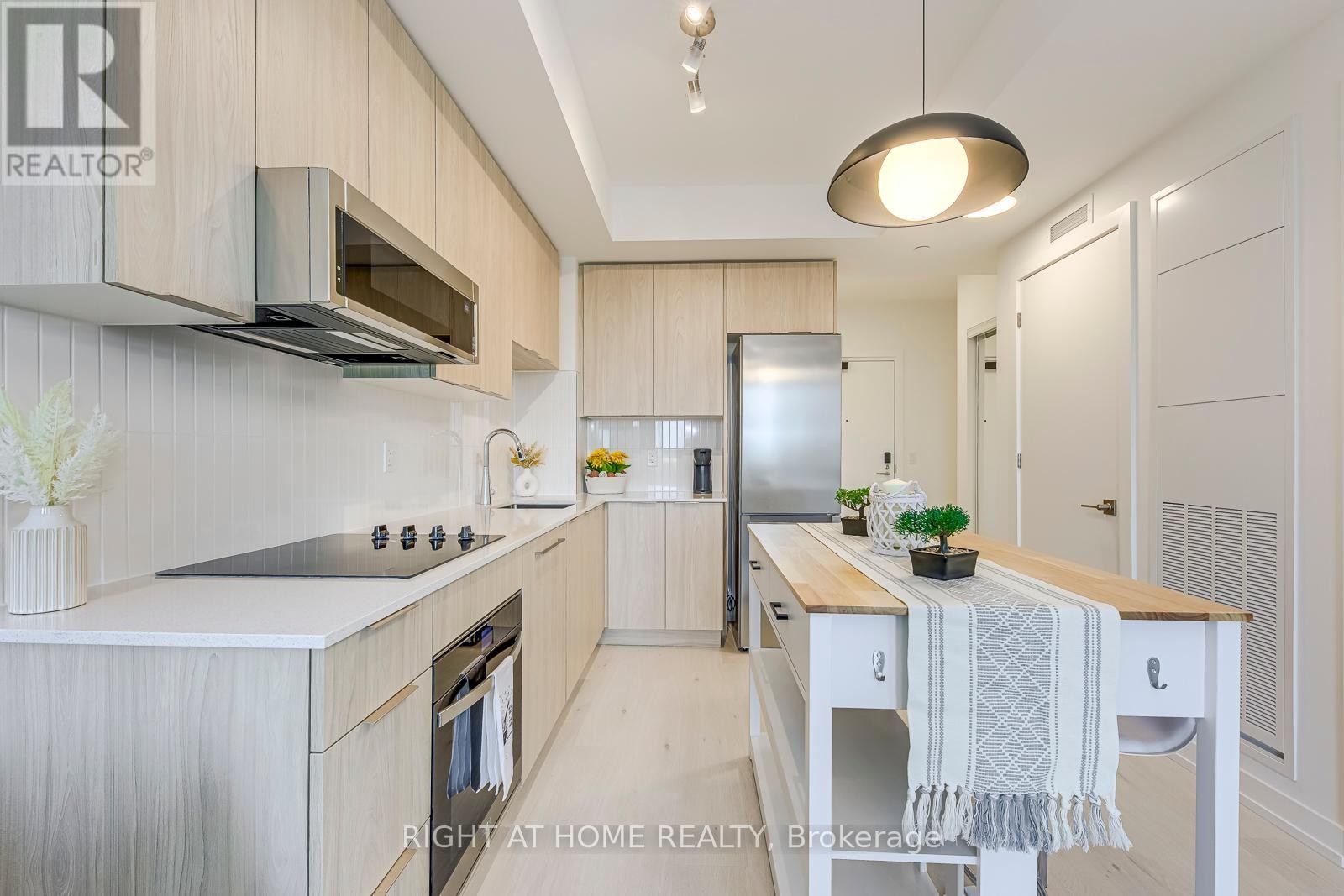 












538 - 2501 SAW WHET BOULEVARD

,
Oakville (GA Glen Abbey),




Ontario
L6M5N2

