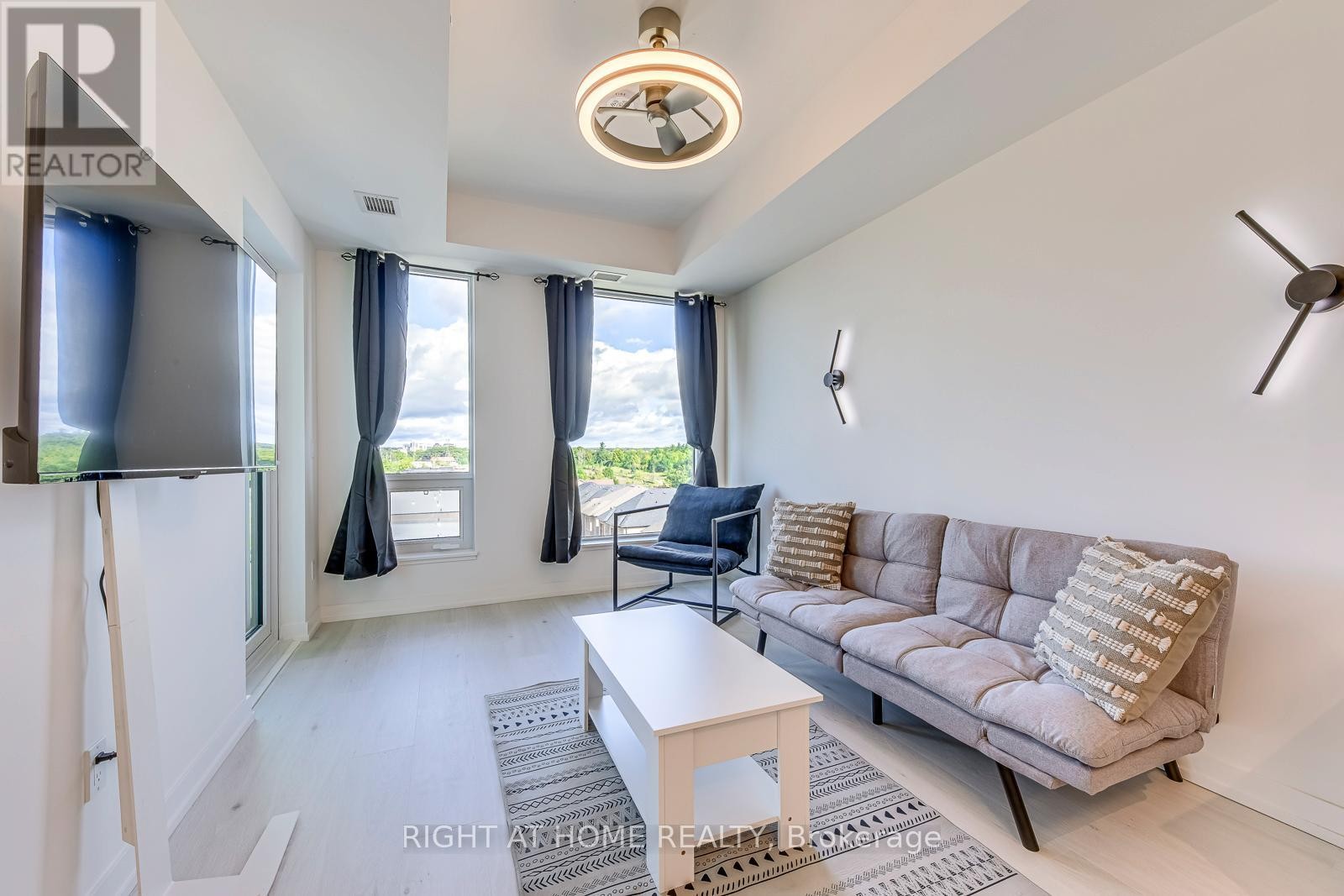 












538 - 2501 SAW WHET BOULEVARD

,
Oakville (GA Glen Abbey),




Ontario
L6M5N2

