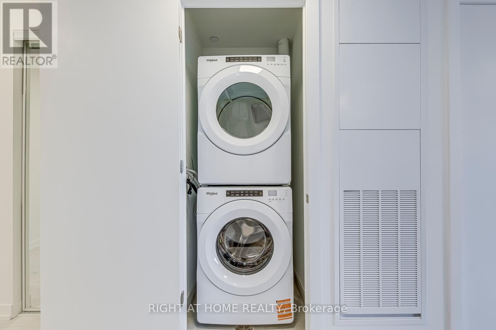 












538 - 2501 SAW WHET BOULEVARD

,
Oakville (GA Glen Abbey),




Ontario
L6M5N2

