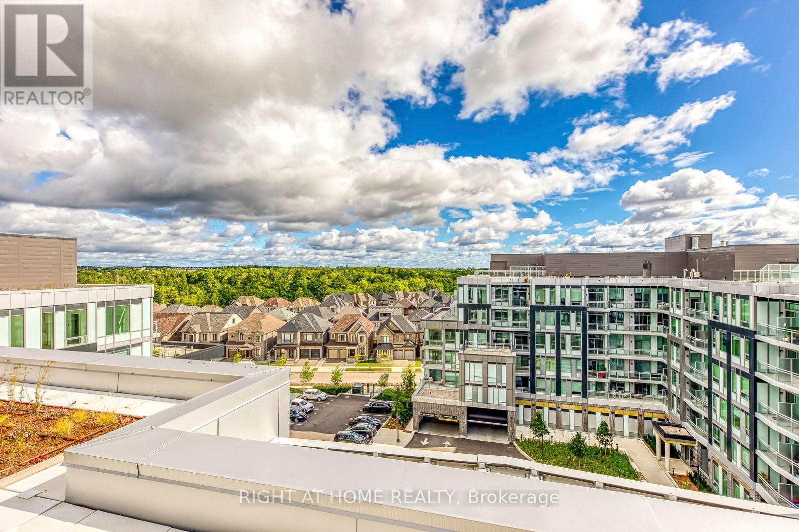












538 - 2501 SAW WHET BOULEVARD

,
Oakville (GA Glen Abbey),




Ontario
L6M5N2

