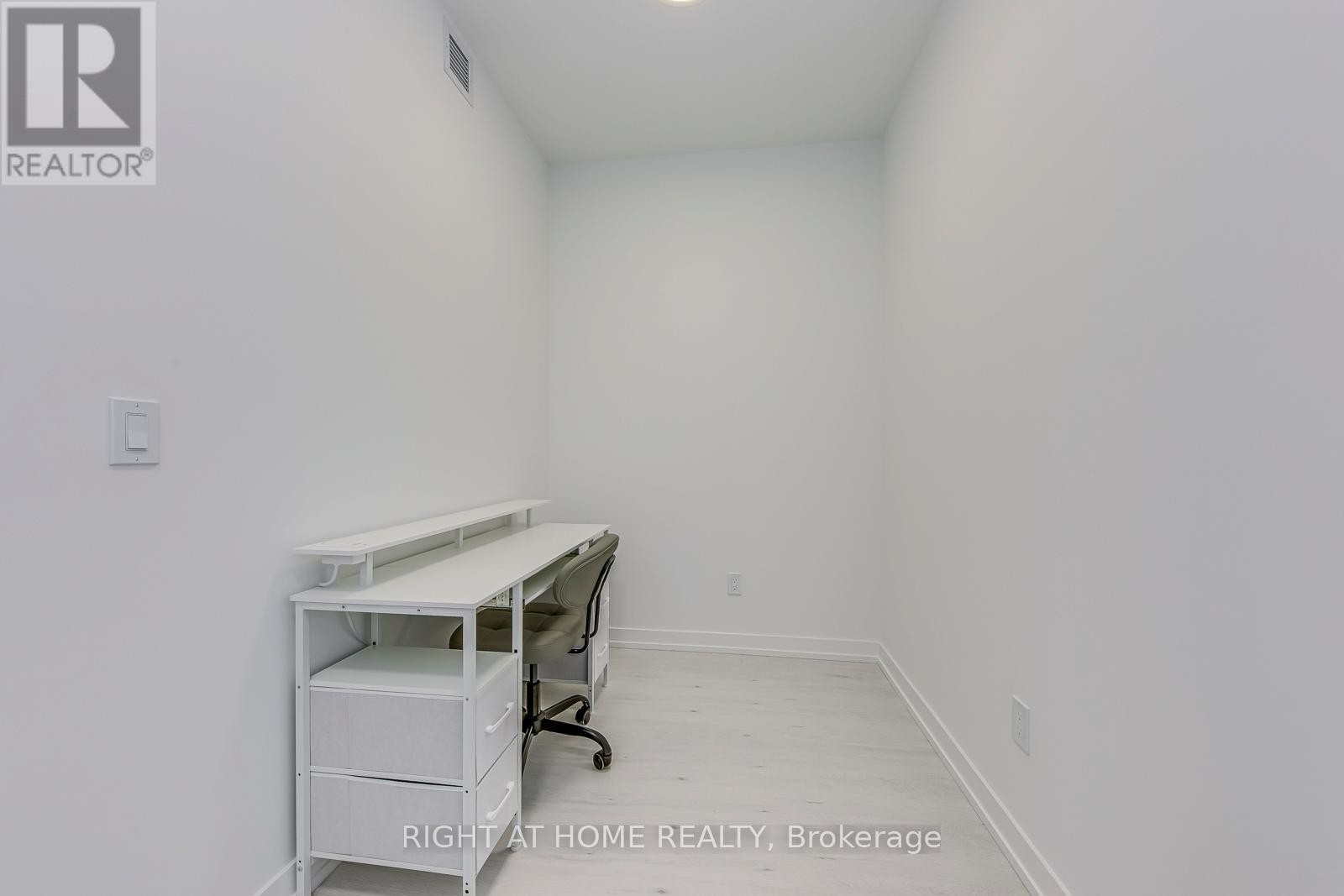 












538 - 2501 SAW WHET BOULEVARD

,
Oakville (GA Glen Abbey),




Ontario
L6M5N2

