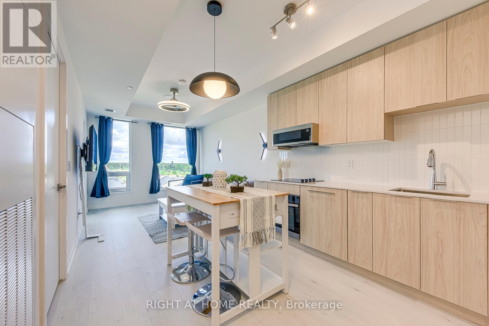 












538 - 2501 SAW WHET BOULEVARD

,
Oakville (GA Glen Abbey),




Ontario
L6M5N2

