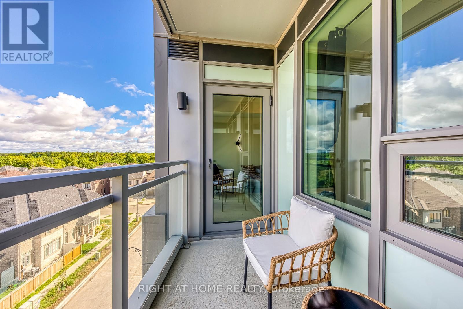 












538 - 2501 SAW WHET BOULEVARD

,
Oakville (GA Glen Abbey),




Ontario
L6M5N2

