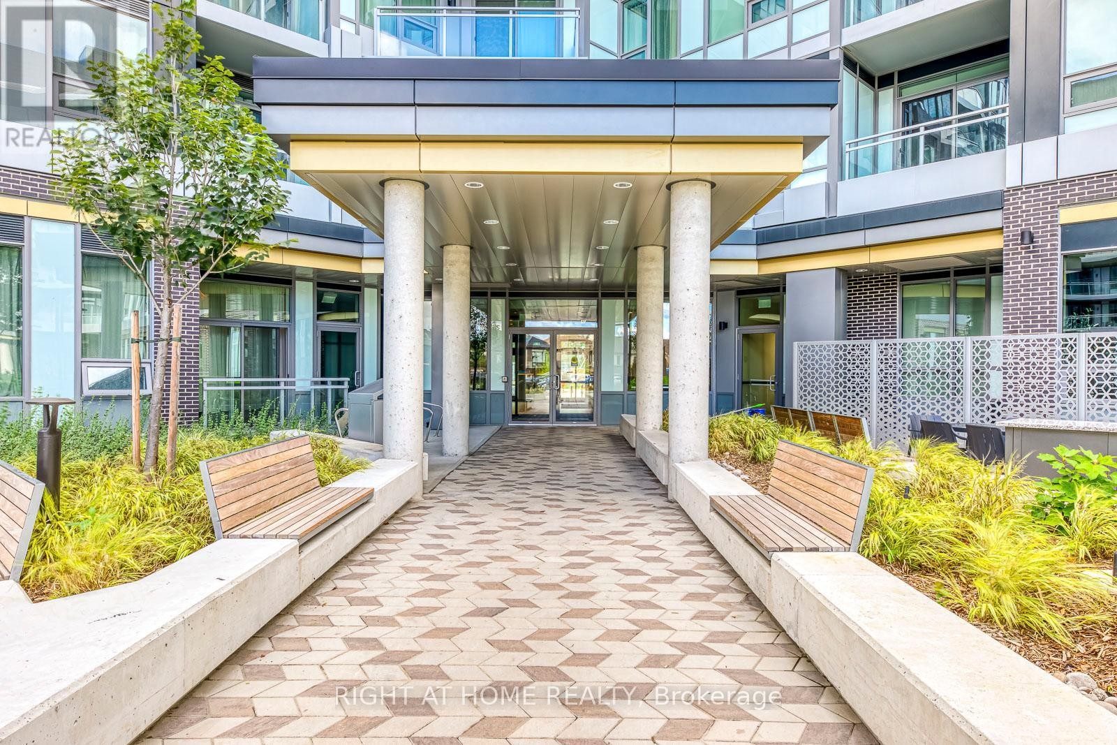 












538 - 2501 SAW WHET BOULEVARD

,
Oakville (GA Glen Abbey),




Ontario
L6M5N2

