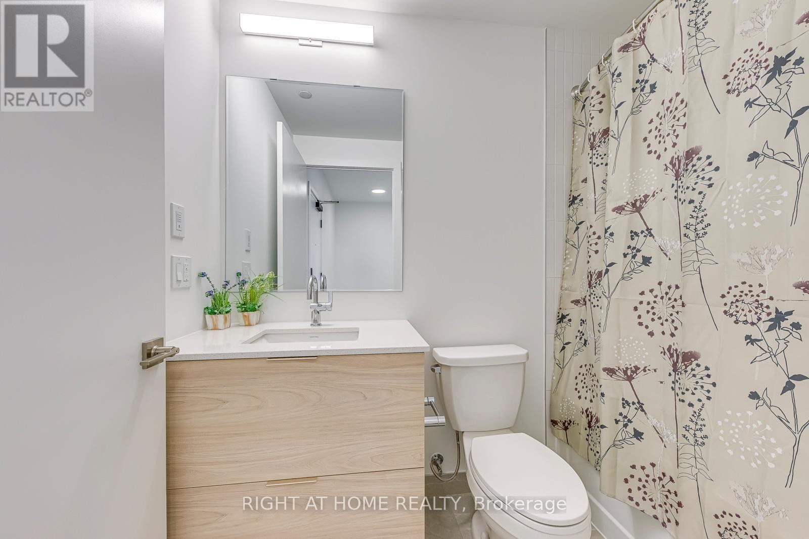 












538 - 2501 SAW WHET BOULEVARD

,
Oakville (GA Glen Abbey),




Ontario
L6M5N2

