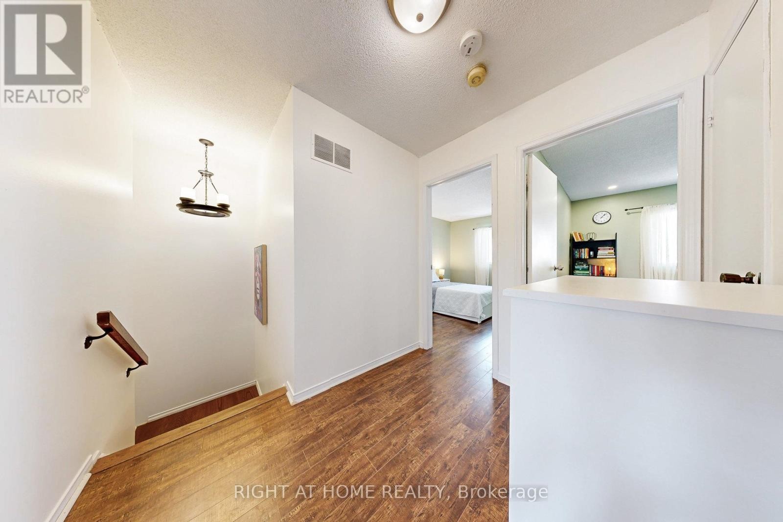 












42 - 2355 FIFTH LINE W

,
Mississauga (Sheridan),




Ontario
L5K2M8

