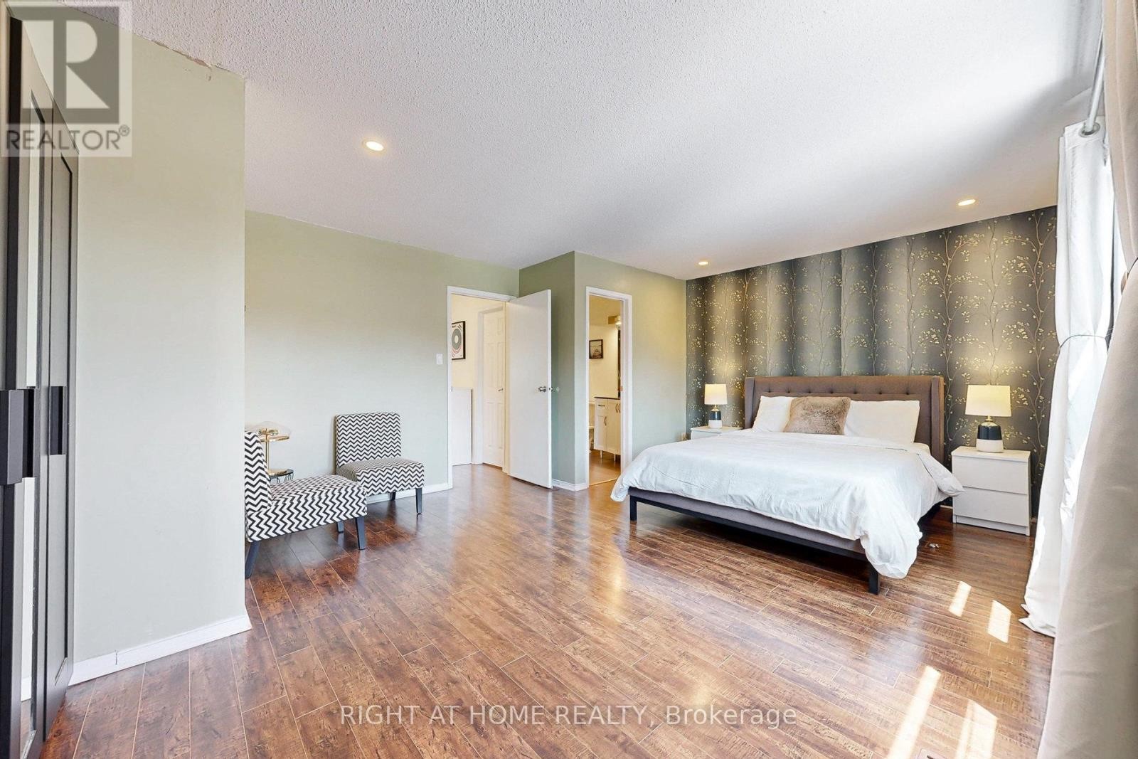












42 - 2355 FIFTH LINE W

,
Mississauga (Sheridan),




Ontario
L5K2M8

