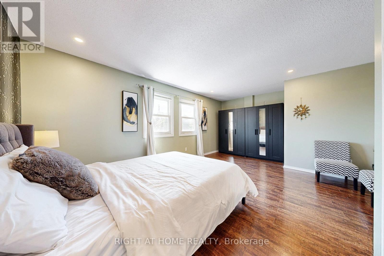 












42 - 2355 FIFTH LINE W

,
Mississauga (Sheridan),




Ontario
L5K2M8

