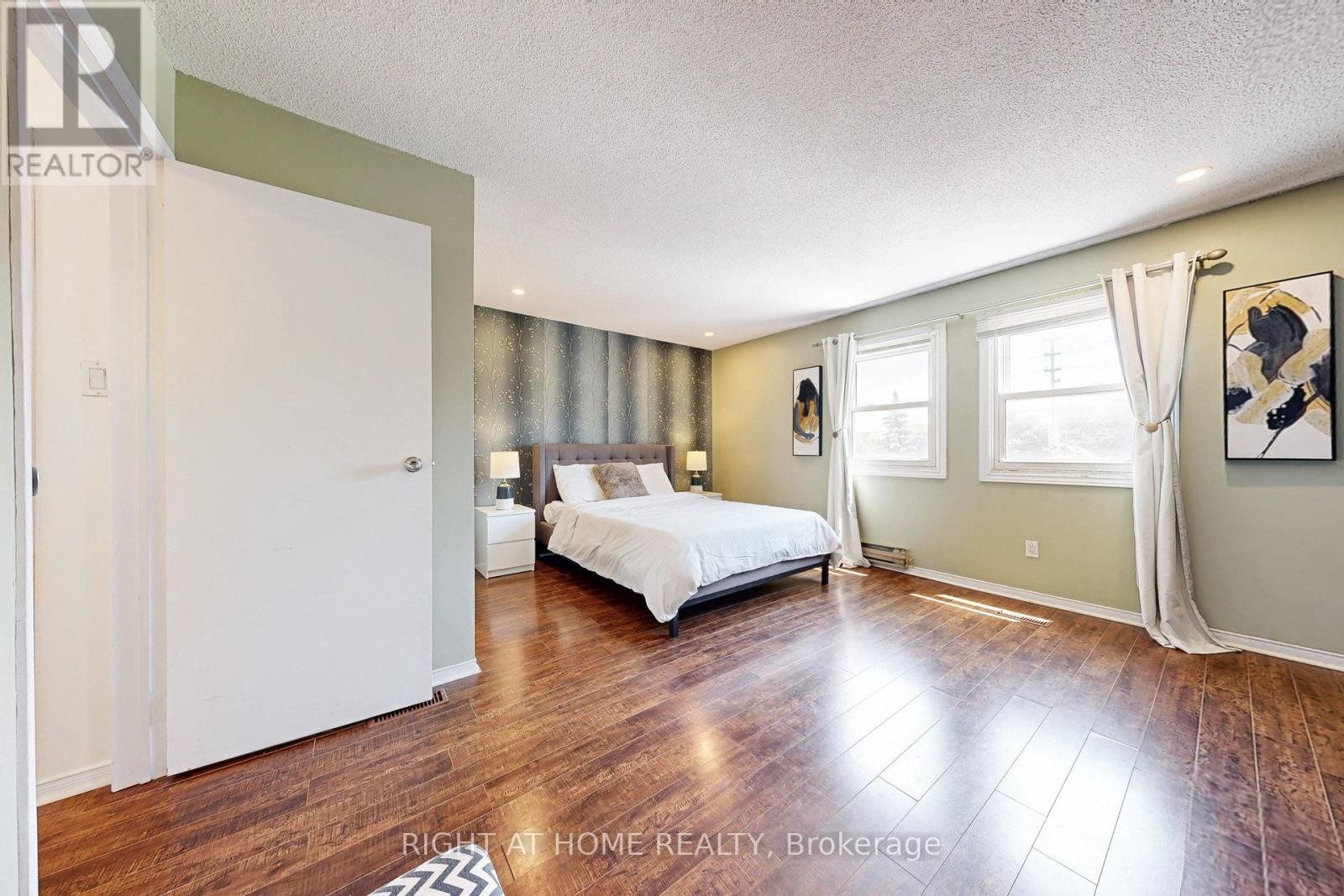 












42 - 2355 FIFTH LINE W

,
Mississauga (Sheridan),




Ontario
L5K2M8


