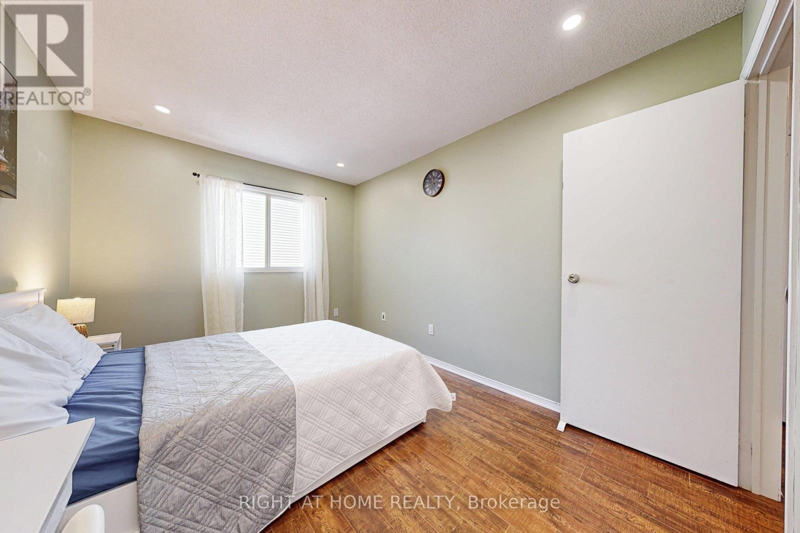 












42 - 2355 FIFTH LINE W

,
Mississauga (Sheridan),




Ontario
L5K2M8


