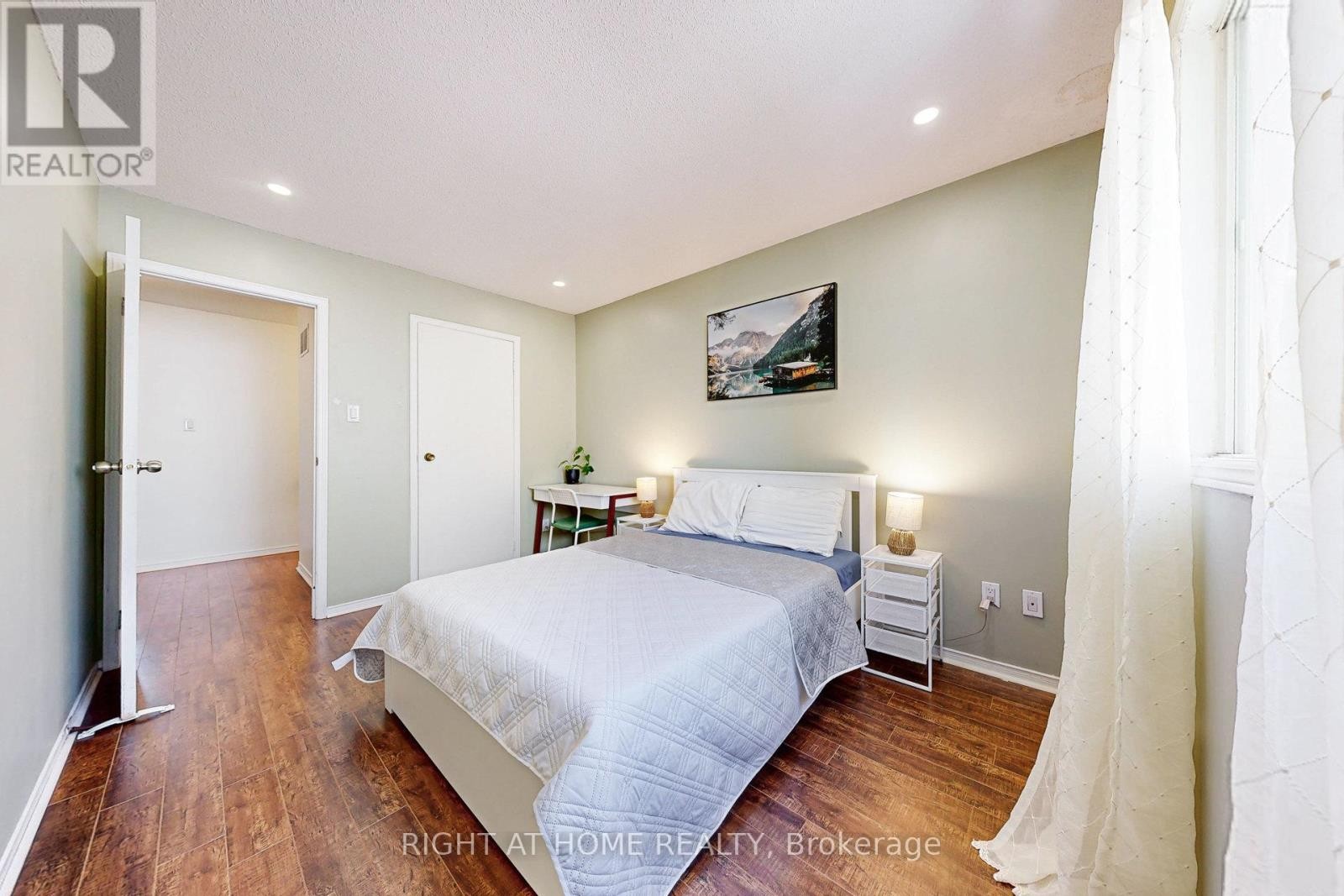 












42 - 2355 FIFTH LINE W

,
Mississauga (Sheridan),




Ontario
L5K2M8

