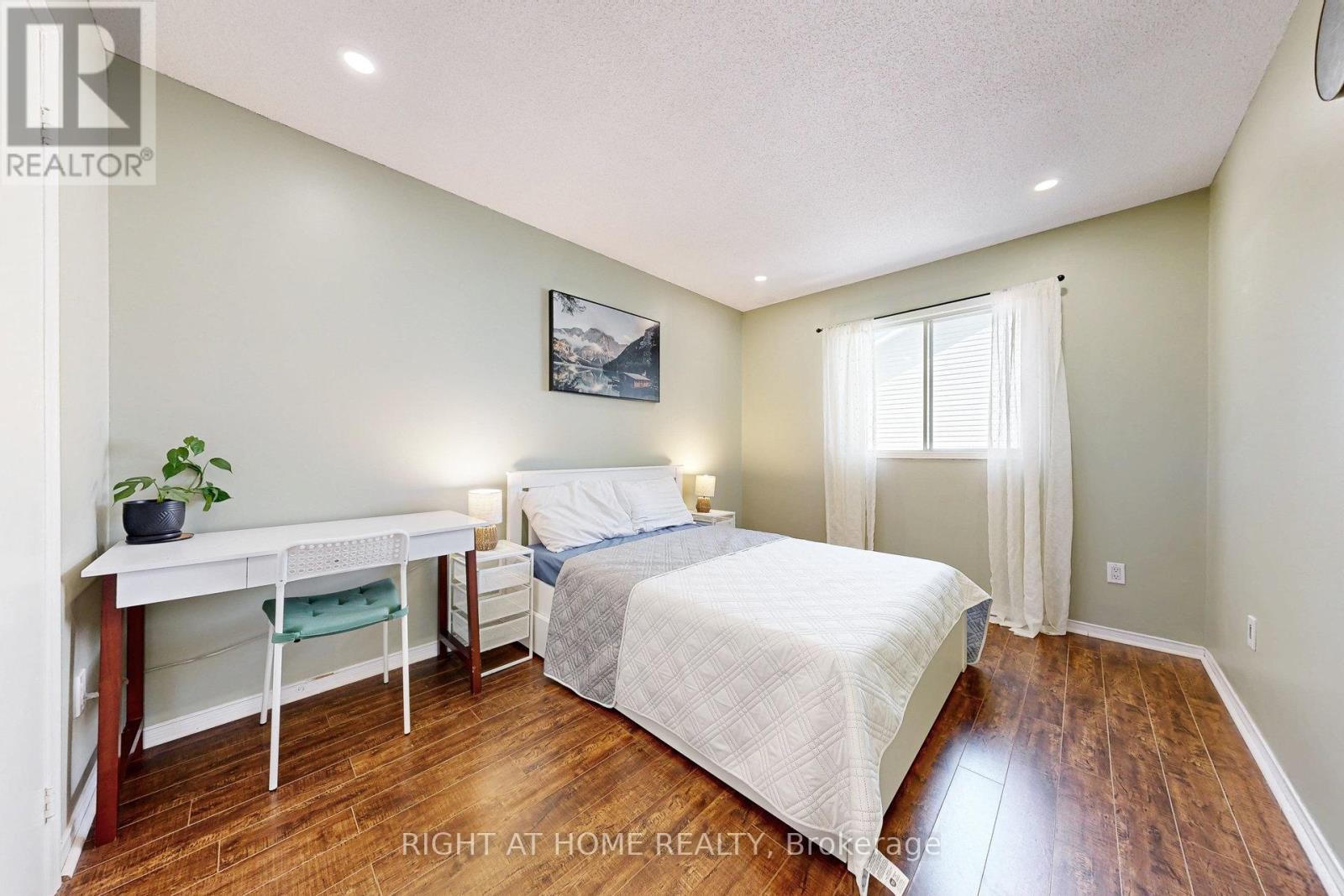 












42 - 2355 FIFTH LINE W

,
Mississauga (Sheridan),




Ontario
L5K2M8

