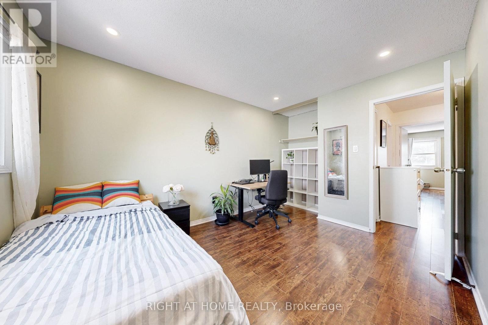 












42 - 2355 FIFTH LINE W

,
Mississauga (Sheridan),




Ontario
L5K2M8

