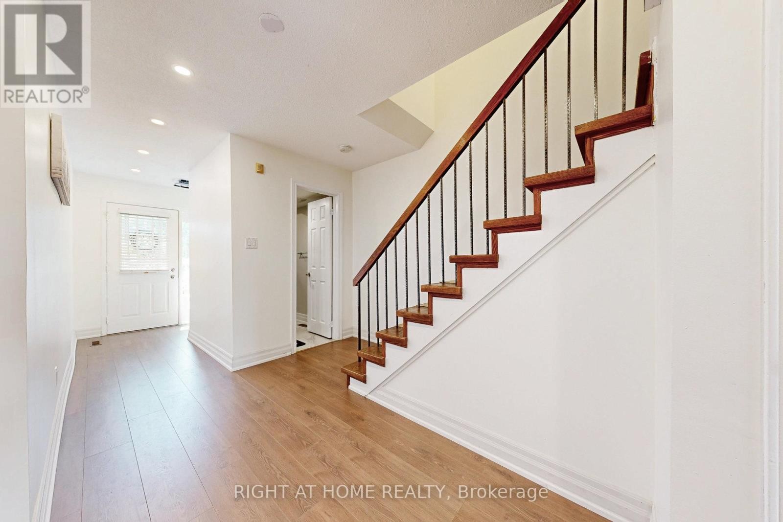 












42 - 2355 FIFTH LINE W

,
Mississauga (Sheridan),




Ontario
L5K2M8

