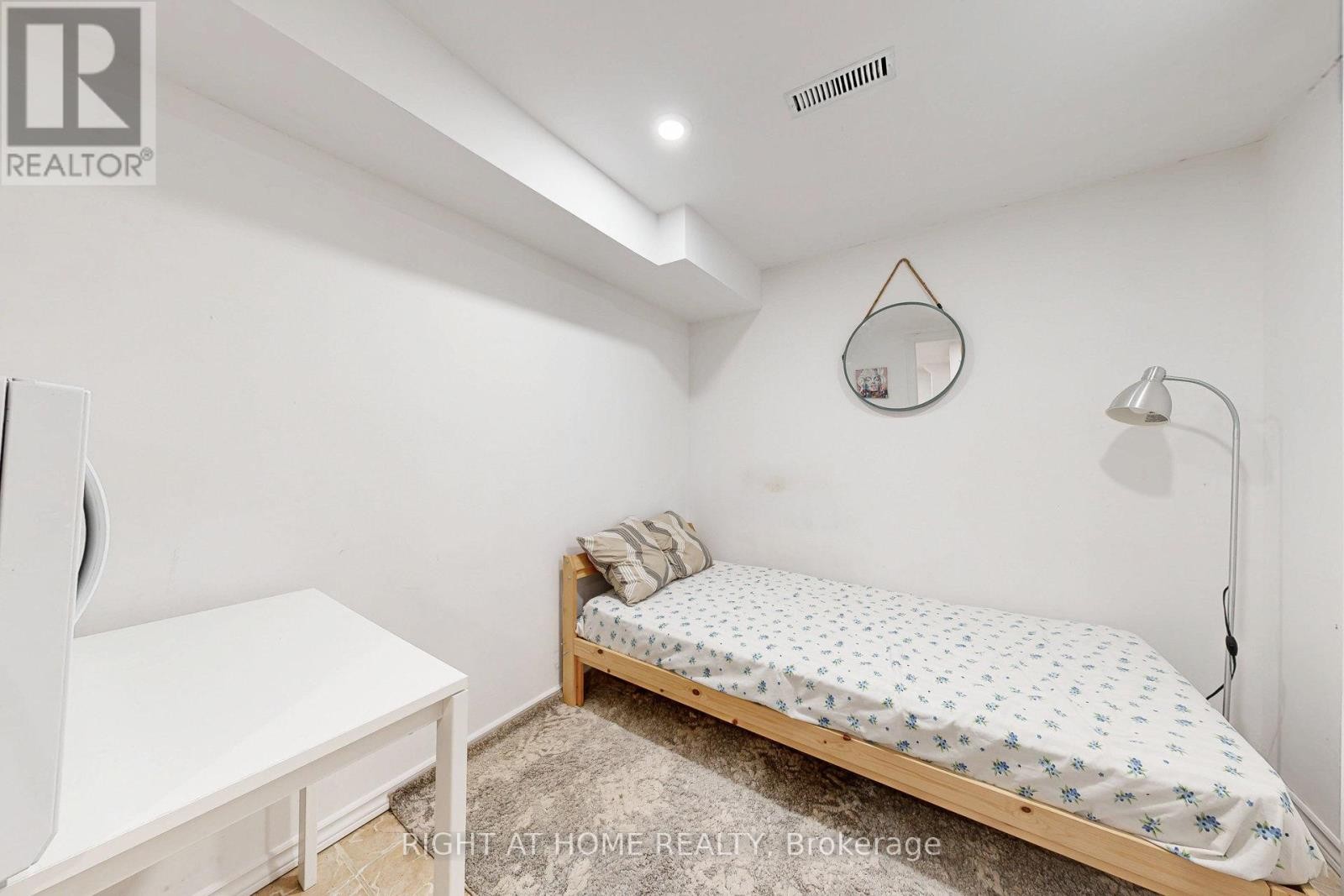 












42 - 2355 FIFTH LINE W

,
Mississauga (Sheridan),




Ontario
L5K2M8

