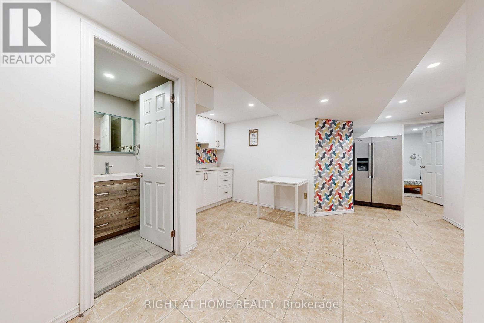 












42 - 2355 FIFTH LINE W

,
Mississauga (Sheridan),




Ontario
L5K2M8

