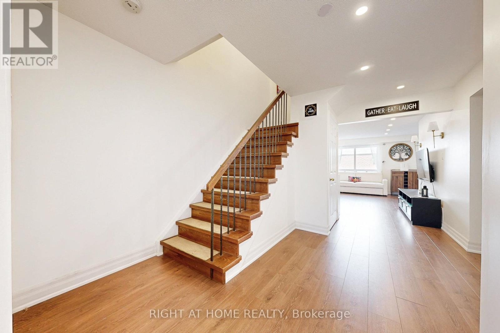 












42 - 2355 FIFTH LINE W

,
Mississauga (Sheridan),




Ontario
L5K2M8

