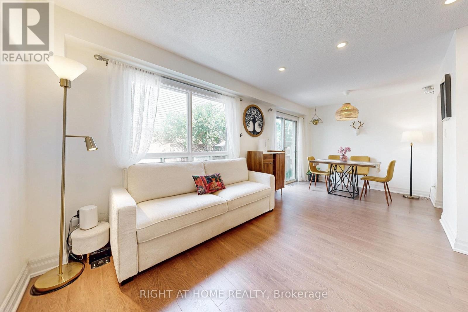 












42 - 2355 FIFTH LINE W

,
Mississauga (Sheridan),




Ontario
L5K2M8

