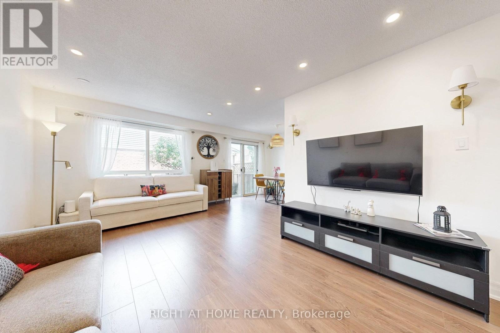 












42 - 2355 FIFTH LINE W

,
Mississauga (Sheridan),




Ontario
L5K2M8

