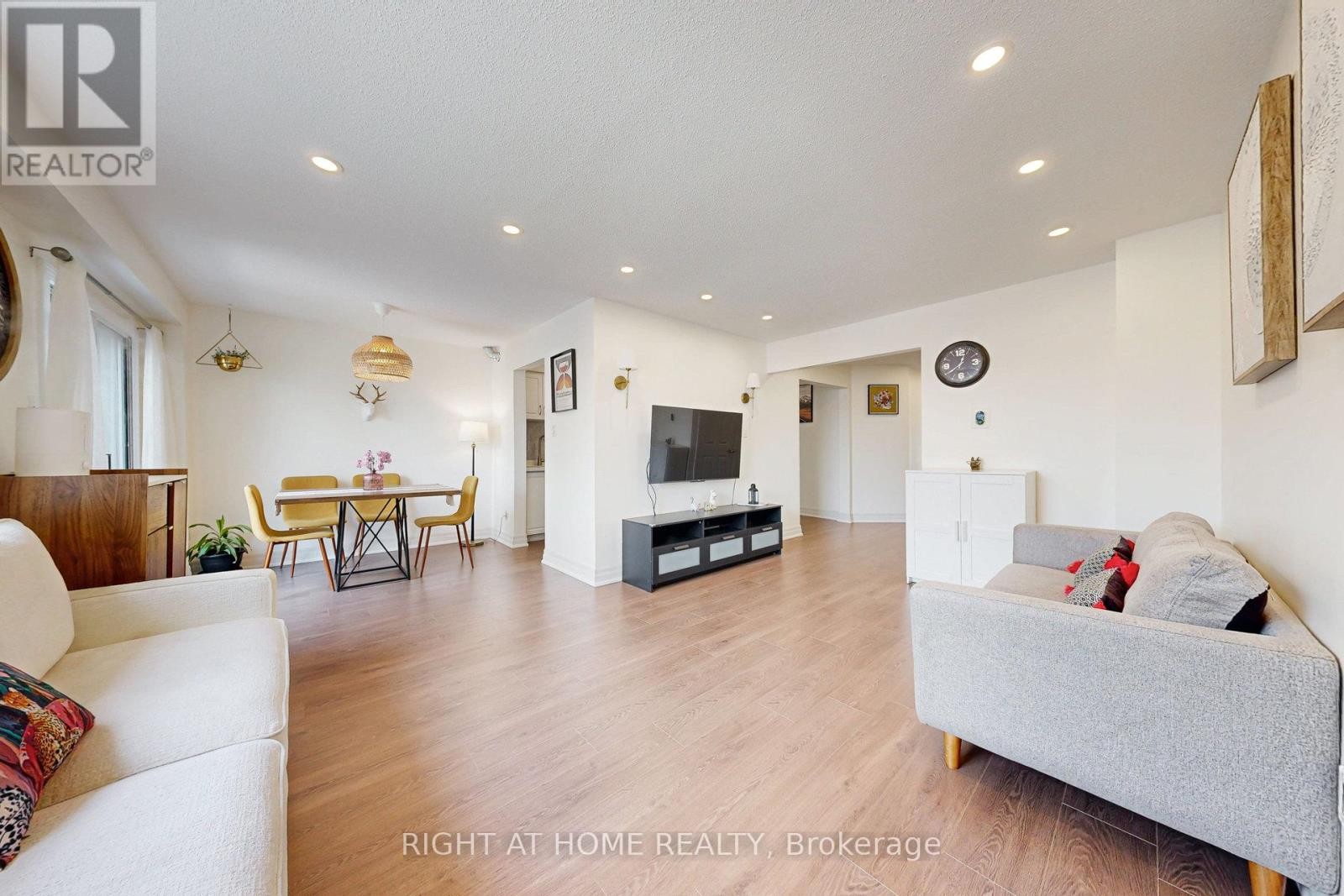 












42 - 2355 FIFTH LINE W

,
Mississauga (Sheridan),




Ontario
L5K2M8

