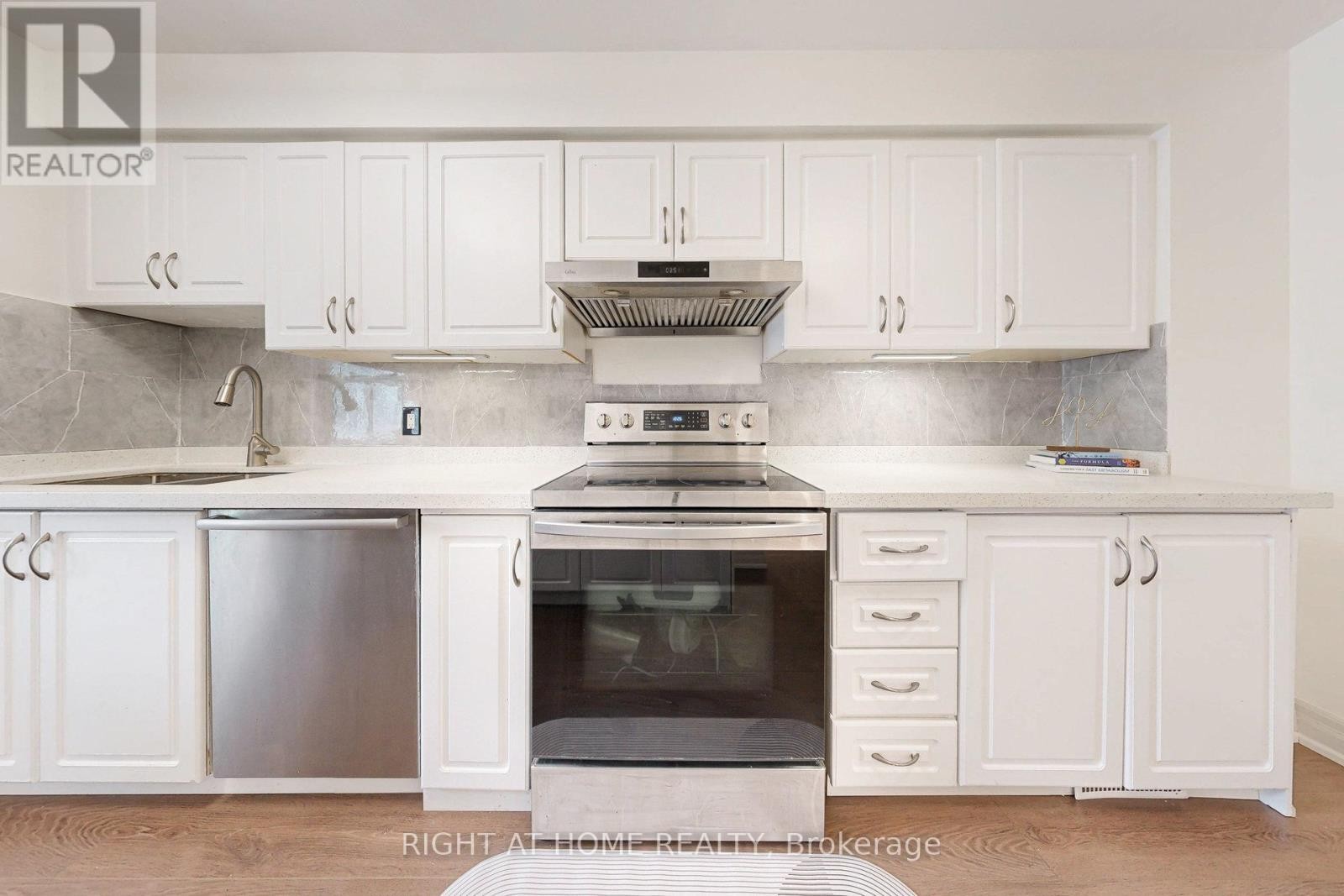 












42 - 2355 FIFTH LINE W

,
Mississauga (Sheridan),




Ontario
L5K2M8

