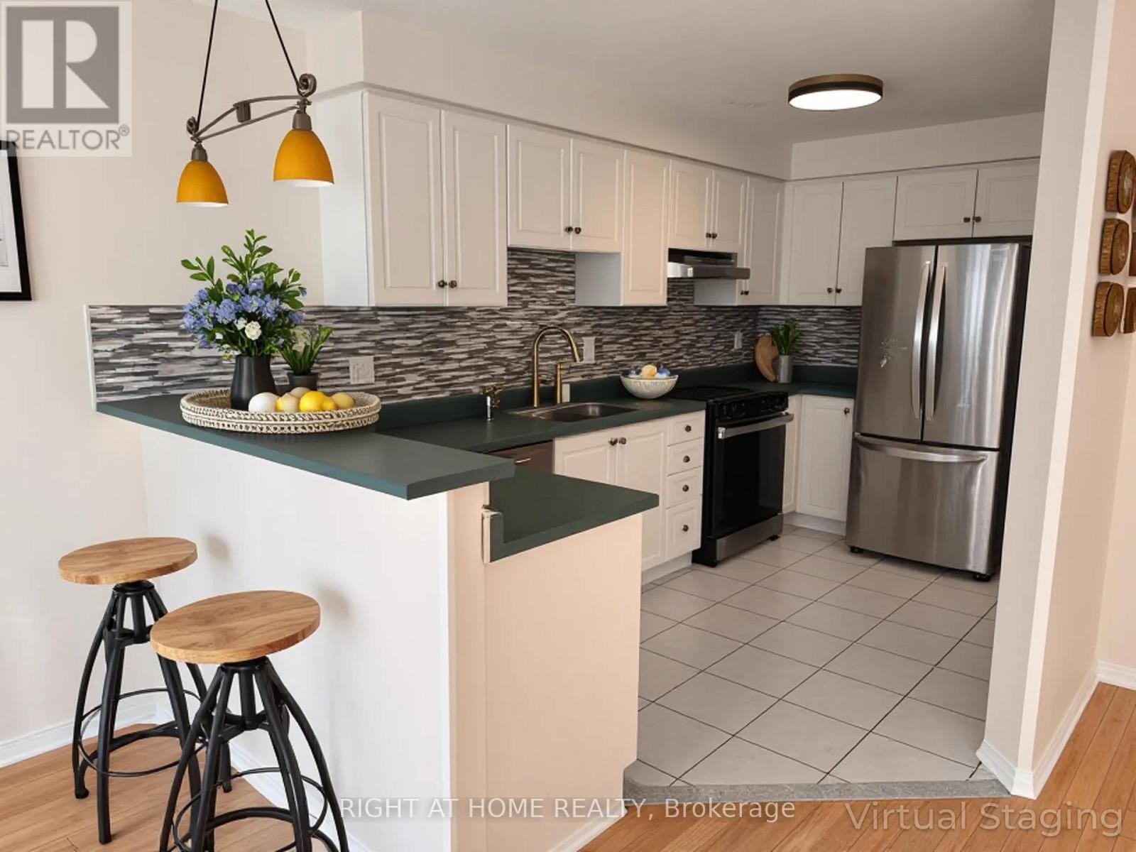 












22 TILLER TRAIL

,
Brampton (Fletcher's Creek Village),




Ontario
L6X4R2

