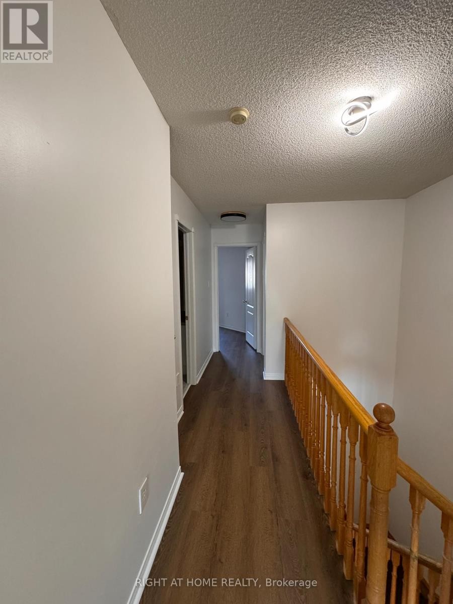 












22 TILLER TRAIL

,
Brampton (Fletcher's Creek Village),




Ontario
L6X4R2

