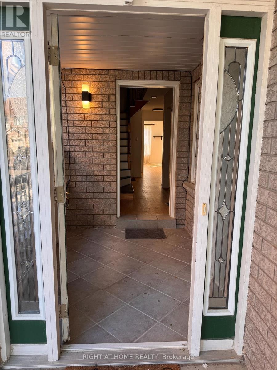 












22 TILLER TRAIL

,
Brampton (Fletcher's Creek Village),




Ontario
L6X4R2

