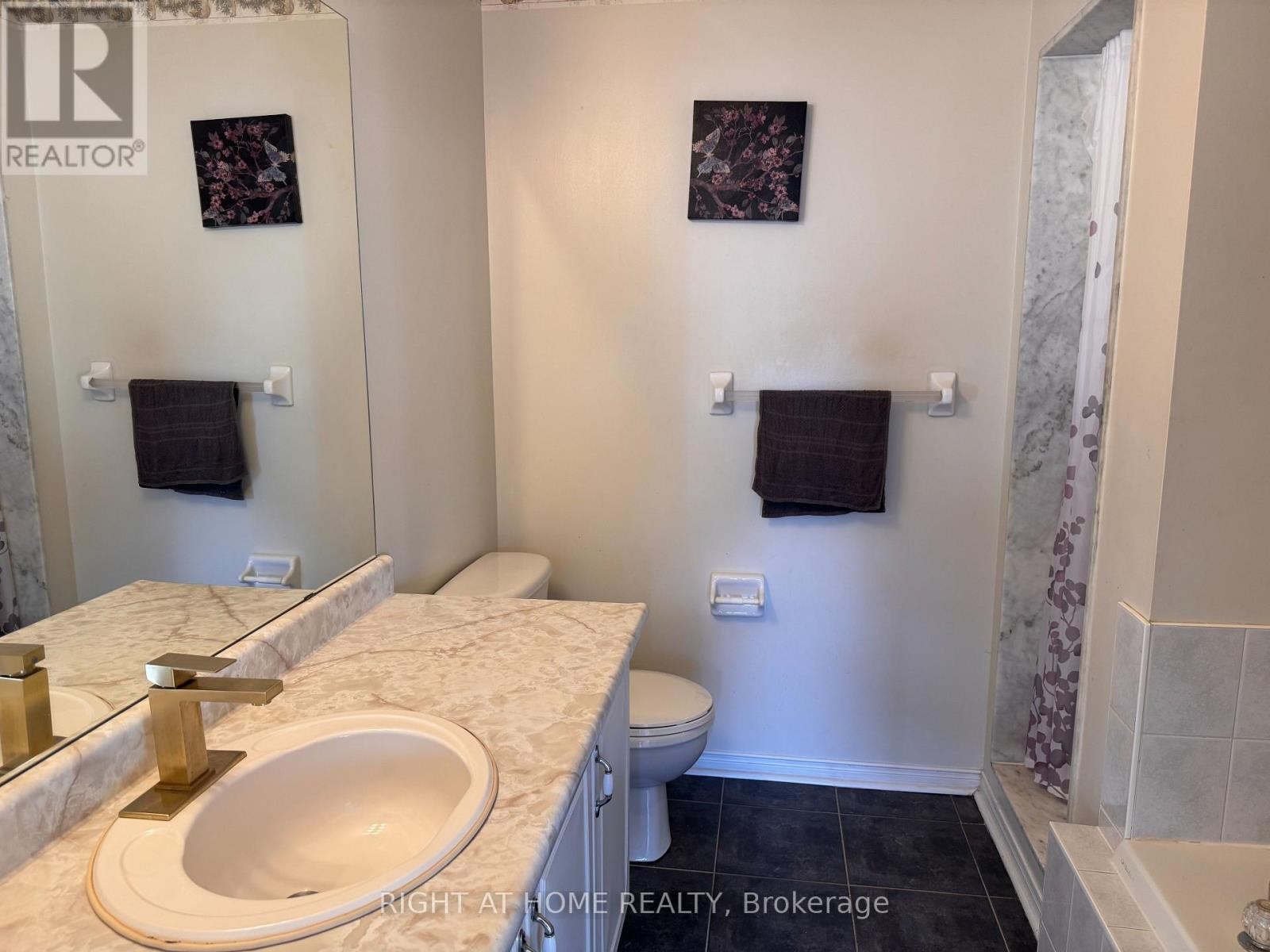 












22 TILLER TRAIL

,
Brampton (Fletcher's Creek Village),




Ontario
L6X4R2

