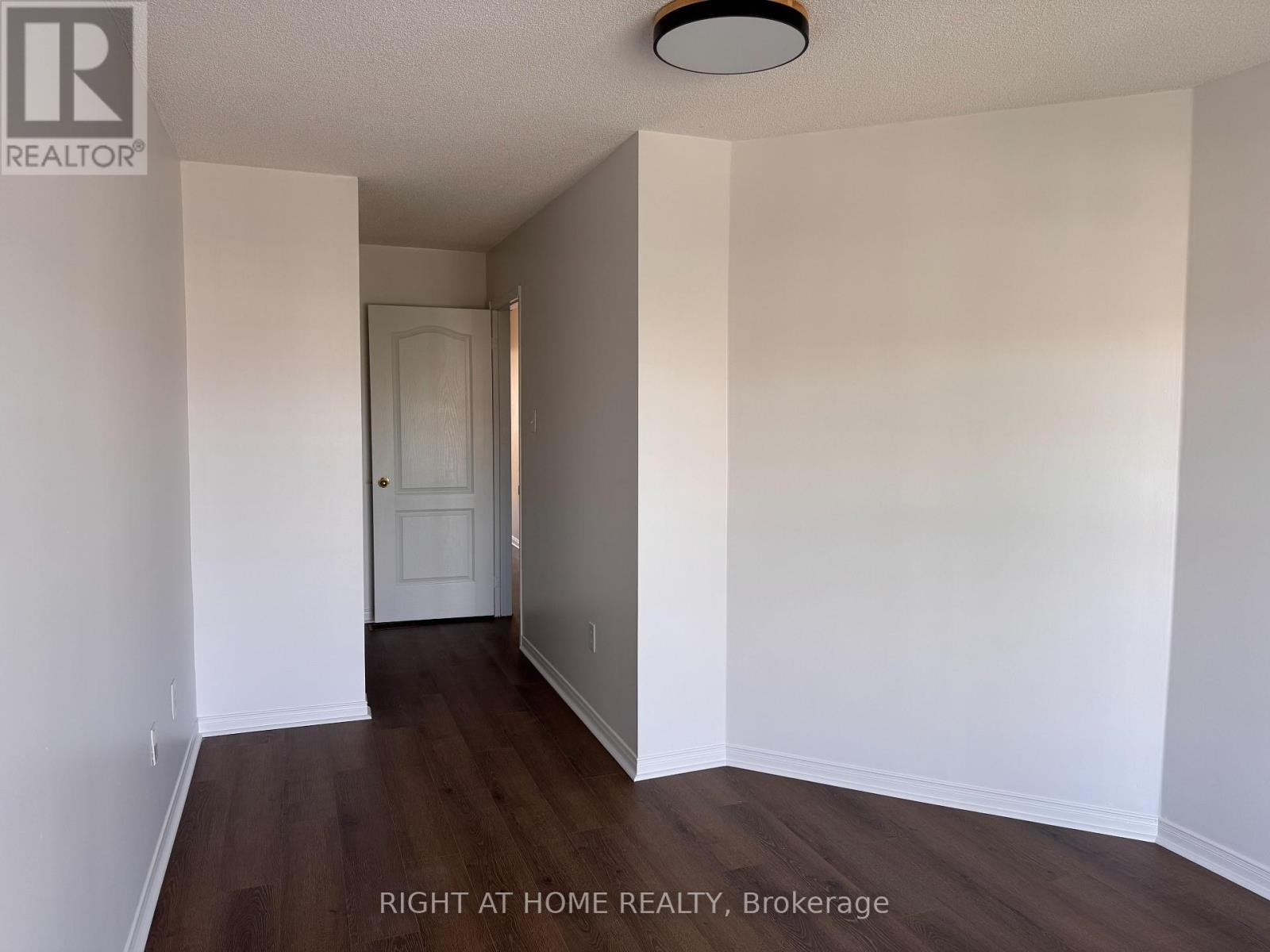 












22 TILLER TRAIL

,
Brampton (Fletcher's Creek Village),




Ontario
L6X4R2

