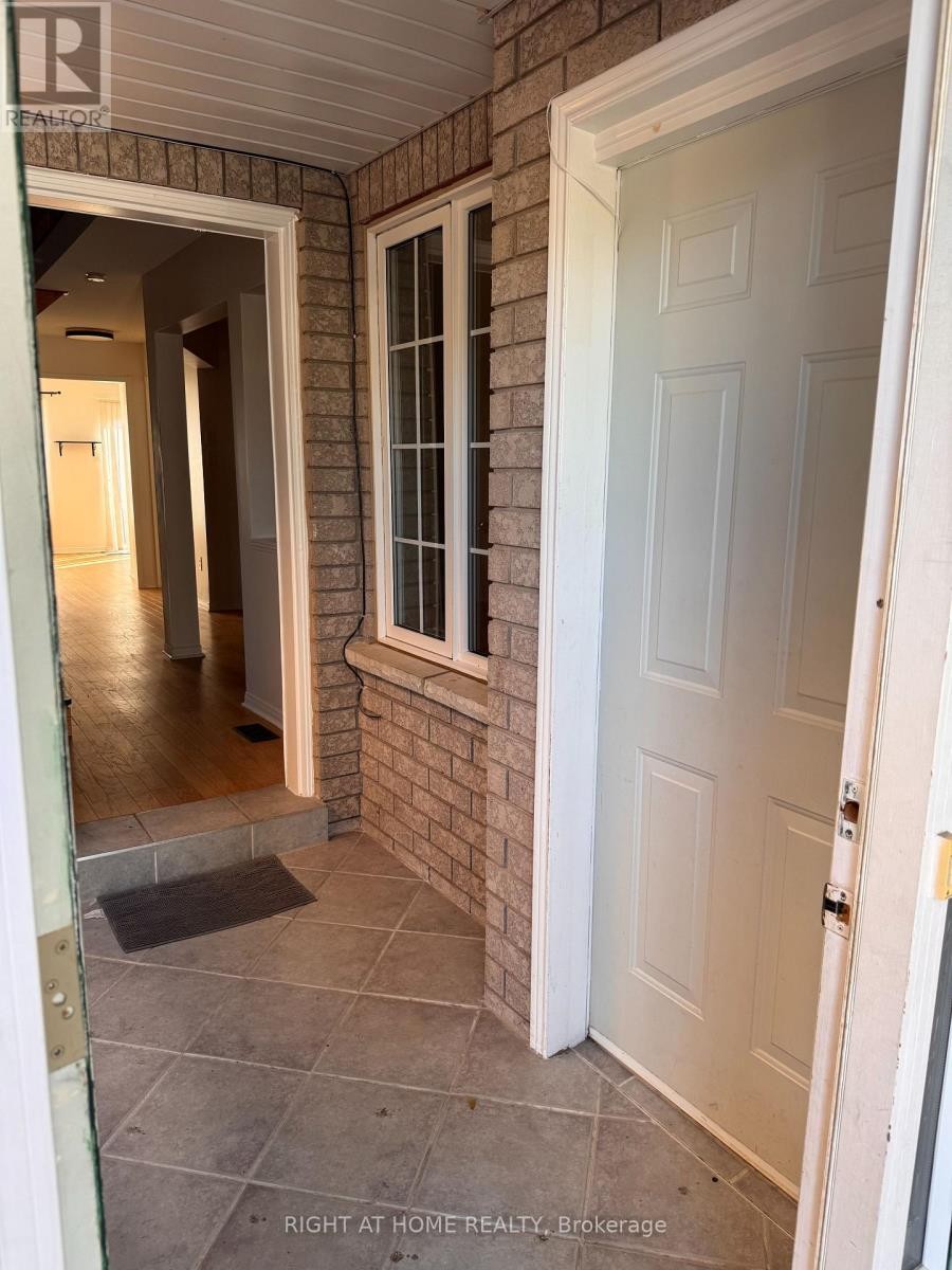 












22 TILLER TRAIL

,
Brampton (Fletcher's Creek Village),




Ontario
L6X4R2

